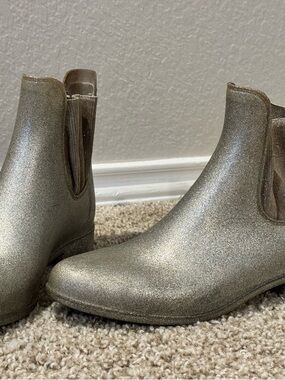Metallic Silver Women's Ankle Booties - Stylish Chelsea Boot